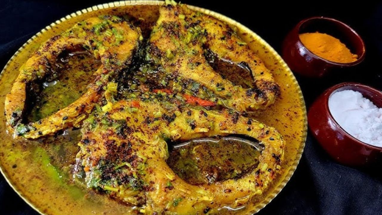 Easy recipe of achari ilish 