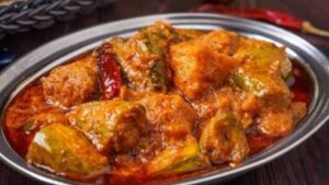 Recipe vegetarian Potato and Pointed Gourd Curry