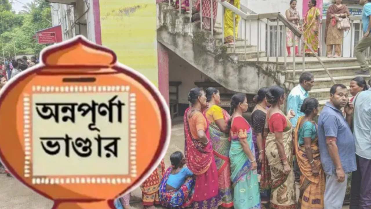 Women celebrated after Annapurna Yojana money credit