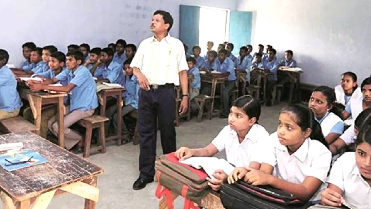 8th Pay Commission received proposal about school teacher retirement age increase