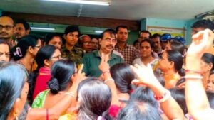 Women protest for not receiving Annapurna yojana's money