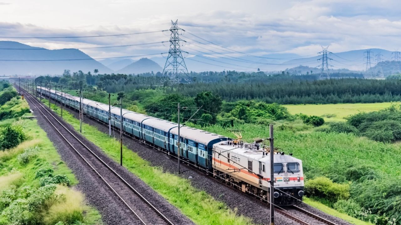 Indian Railways big announcement about Delhi-Howrah corridor