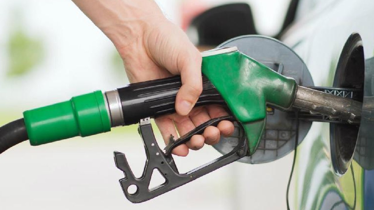 Now, the central govt is considering to bringing back E10 fuel for older vehicles!