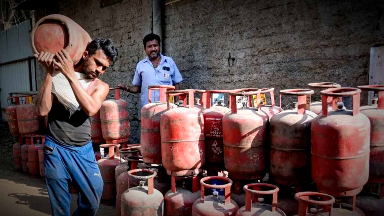 LPG Cylinder Price cut check Prices in Kolkata from 1st August