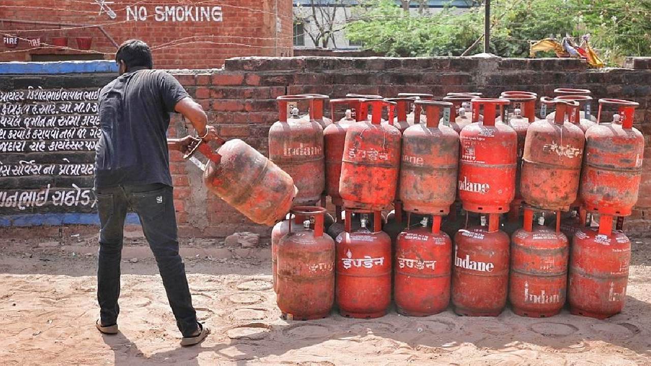 রান্নার গ্যাসে বড় বদলের ইঙ্গিত, আমেরিকা থেকে LPG আমদানি বাড়াতে কেন্দ্রের উদ্যোগ