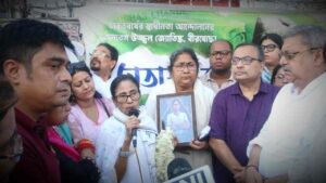 Mamata Banerjee and Kunal Ghosh at Shyambajar Five Point in protest of Insult to Netaji Subhash Chandra Bose