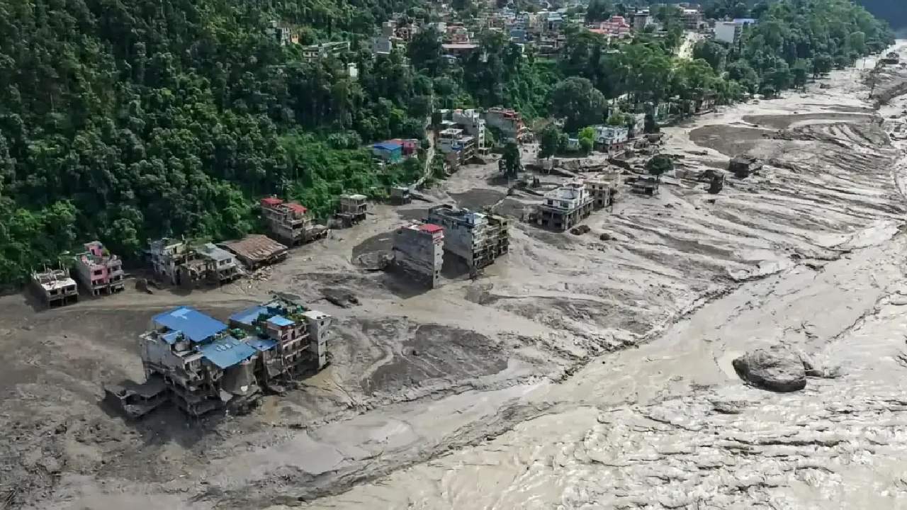 China has warned Nepal of the risk of a dam breach within 72 hours.