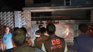 Shakib Al Hasan house attacked for joining Hasina's virtual meeting.