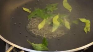 Cooking Tips trick to prevent hot oil from splattering on you while frying fish