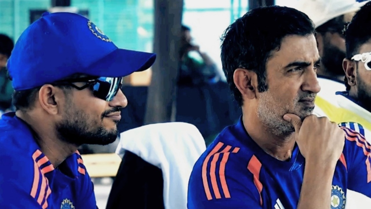 চোট পেয়ে দল থেকে ছিটকে গেলেন শুভমান গিল! শ্রীলঙ্কার বিরুদ্ধে সিরিজ শুরুর আগে মাঠে নেমে চাপে ভারত