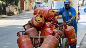 LPG Cylinder drop again what is the new rate in Kolkata