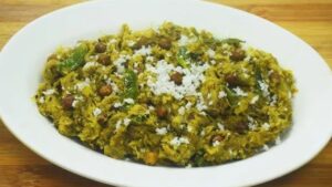 Recipe a delicious Kochur Shak-er Ghonto with just a few ingredients