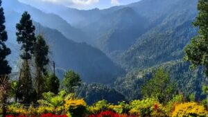 Travel these places to catch a glimpse of Kanchenjunga