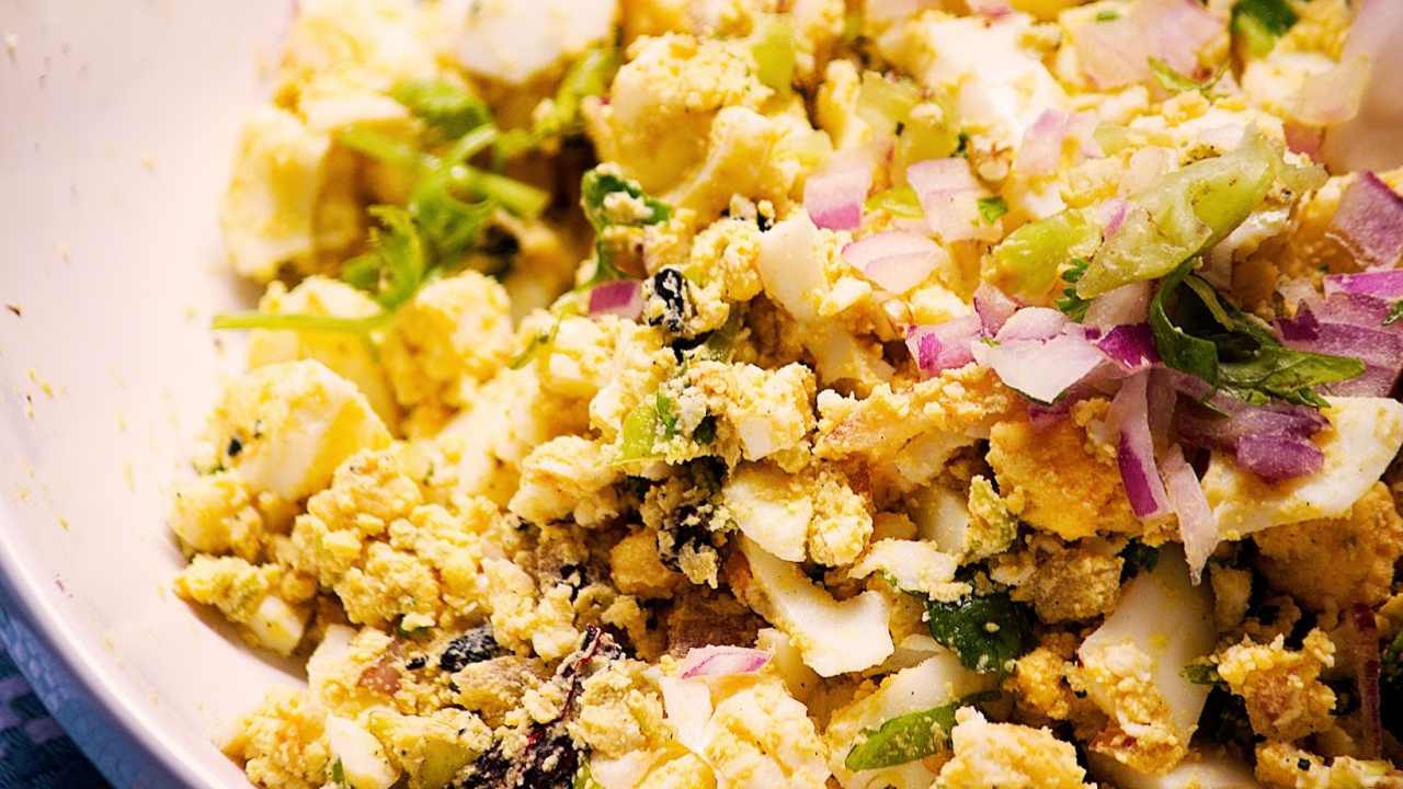 Egg bhorta recipe with green chili 