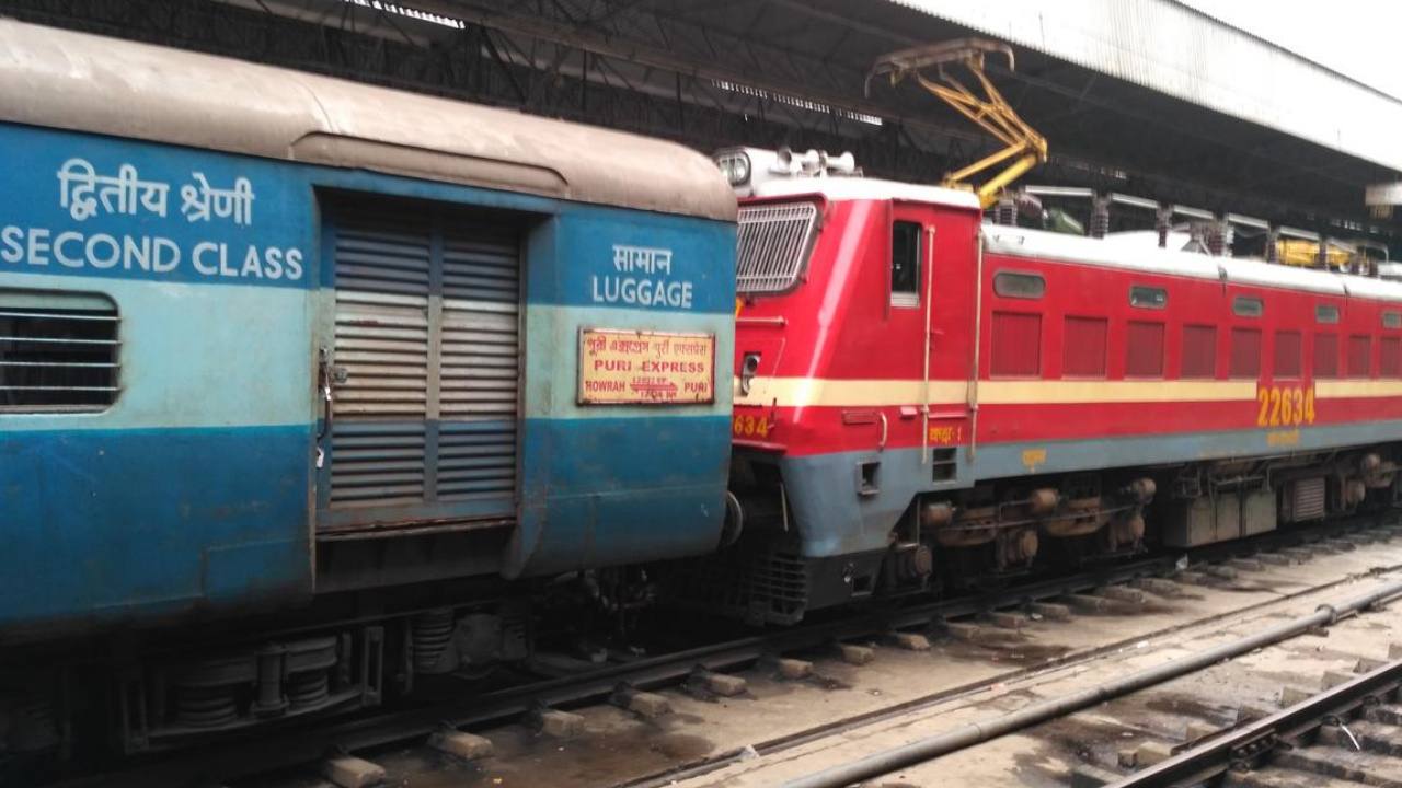 Howrah to puri low budget trip Indian Railways 