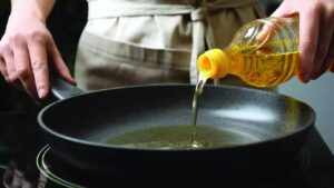  Central govt cuts import duty on cooking oil; prices may drop!