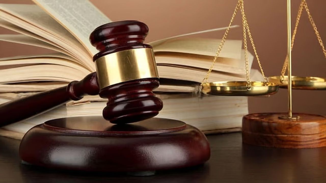 High Court imposes restrictions on firecrackers and lasers