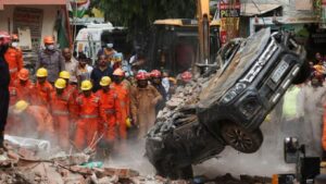 The death toll in the Delhi building collapse case has risen to 7.