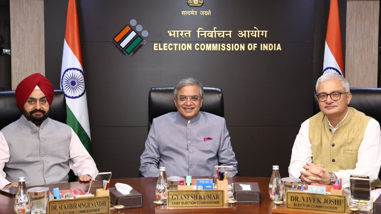 What did the Election Commission of India say on the controversy over the SIR issue?