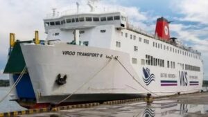  Indonesian passenger ship sinks in Java Sea, 103 passengers rescued.
