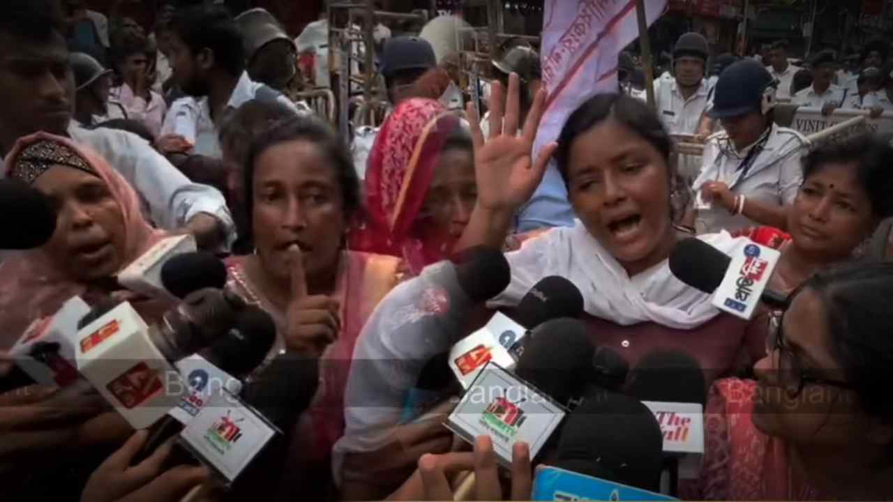 Minakshi MUkherjee With CPIM's women's wing Demands Name reentry in SIR