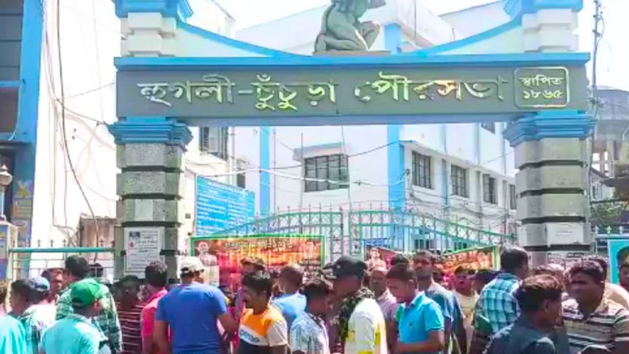Hoogly temporary municipal workers protest over unpaid wages