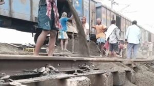 Indian Railways heavy rain causes landslide on railway track in New Farakka