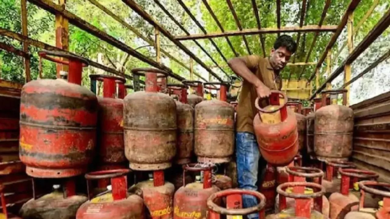 LPG Cylinder pressure mounts again on commercial gas