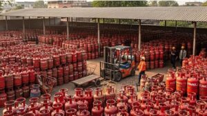 LPG Cylinder pressure mounts again on commercial gas