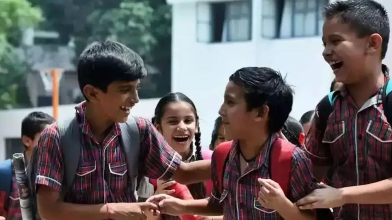 সেপ্টেম্বরের শুরুতেই ছুটির খবর! টানা ৩ দিন বন্ধ স্কুল-কলেজ, জানুন কবে
