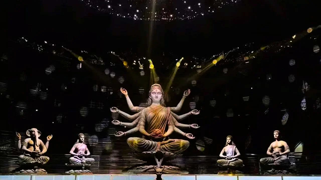 When is the idol immersion held in Chorbagan Sarbojonin?