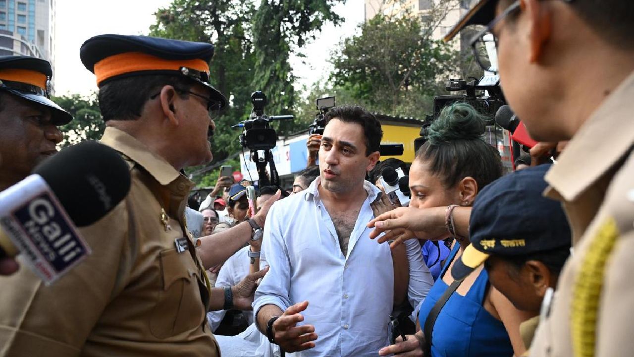 Actor Imran Khan decides to approach the court following the issuance of a 'leave India' notice.