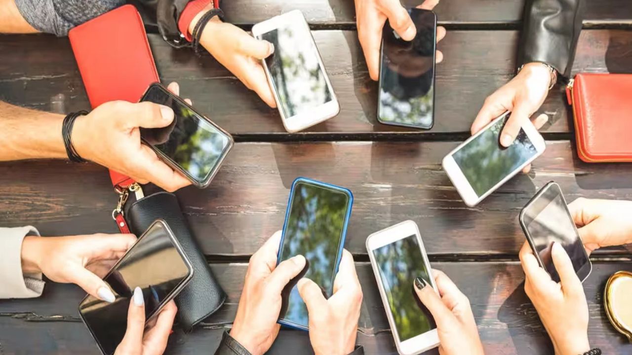 The dominance of Chinese smartphones in India is plummeting.