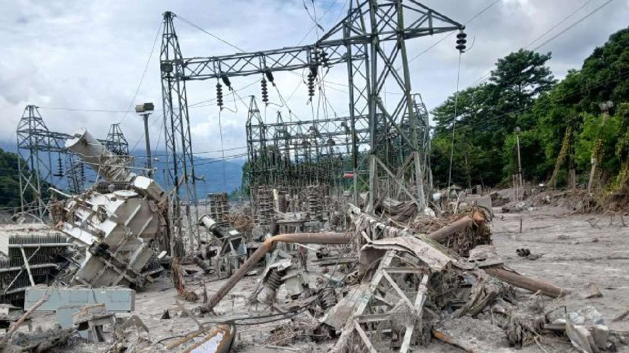প্রাকৃতিক বিপর্যয় সামলে ভারতের কাছে ৩৭০ কোটির বিদ্যুৎ বিক্রি নেপালের! বাংলাদেশেও শুরু সরবরাহ