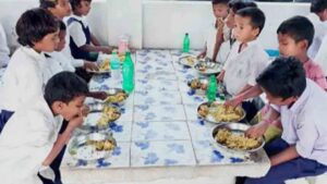 Mid day meal students happy with chicken biryani 