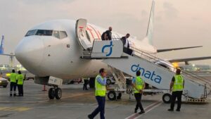 Donald Trump warns Iran over suspected involvement in the Flydubai incident.