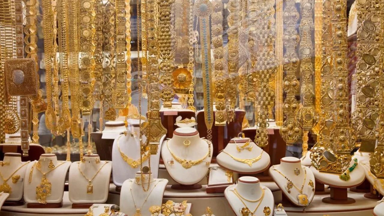 Gold Price rise during the festive season