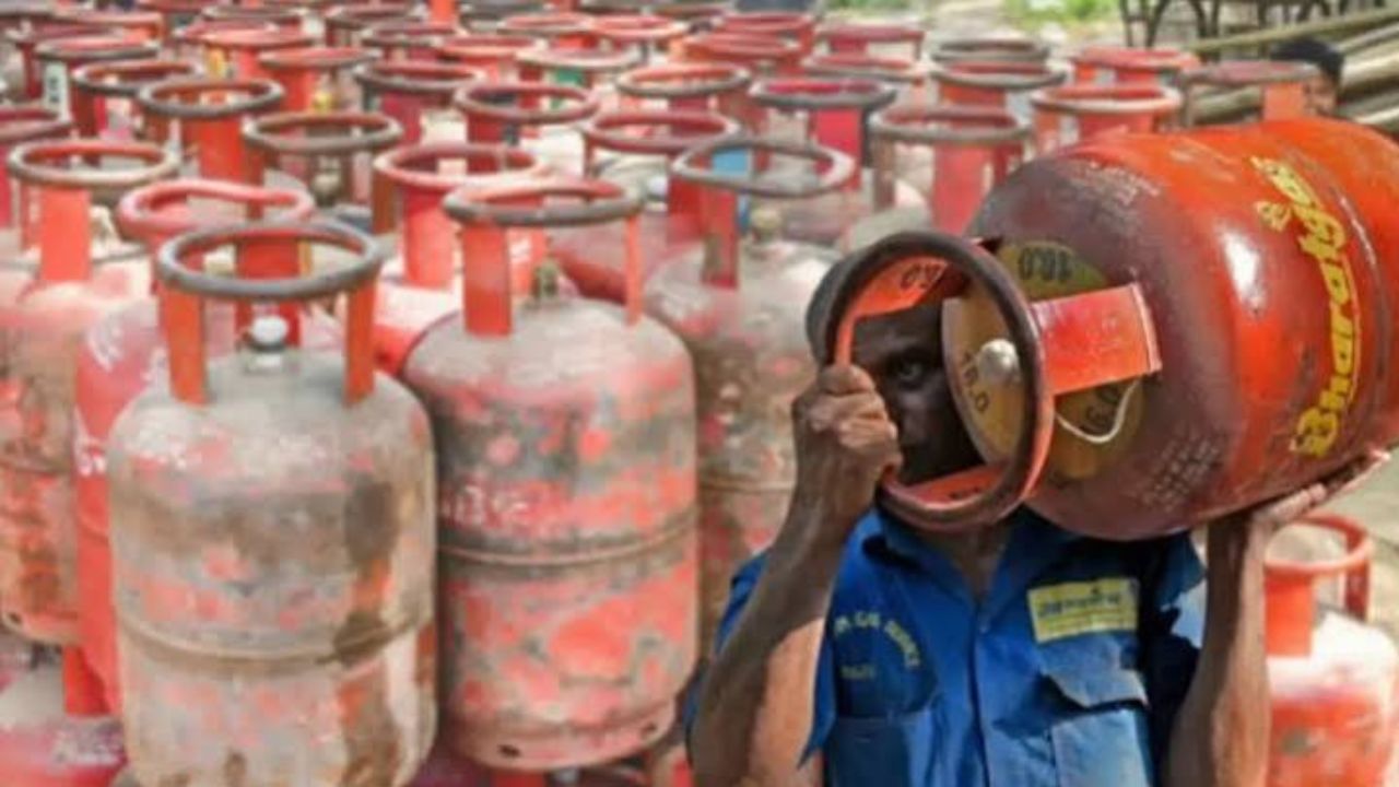 LPG Cylinder prices hiked in two months what is the rate in Kolkata