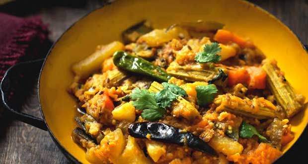 Labra recipe with khichuri for pujo 