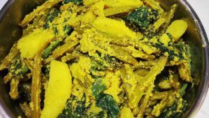 Recipe make delicious Lau Shak-er Posto using just a few ingredients