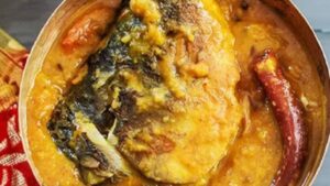 Recipe make Moong Dal with Hilsa fish head using just a few ingredients