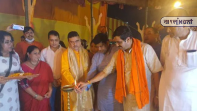 Controversy is raging over the BJP's pandal with symbolic clogs